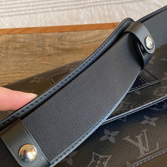 Louis Vuitton Messenger PM Eclipse - Picture 13 of 16